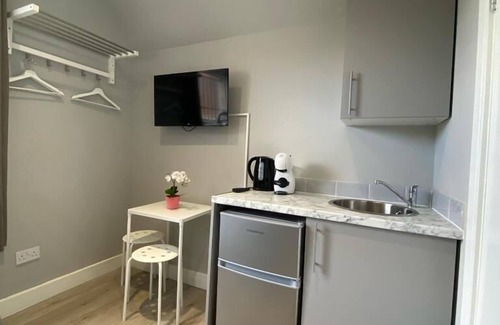 Holloway Apartment | Budget Studio for 3 People Near Arsenal Stadium 4