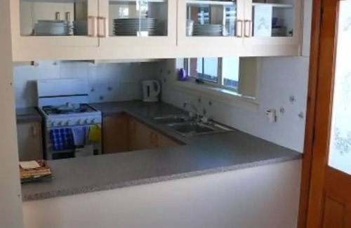 Ingleburn House | Budget Sydney Holiday House with WIFI & Netflix