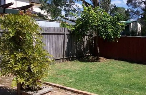 Ingleburn House | Budget Sydney Holiday House with WIFI & Netflix