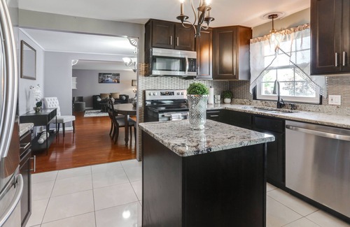 Cheektowaga House | BUF Airport Ranch 3BR1.5B Cheektowaga NY/Sleeps 8