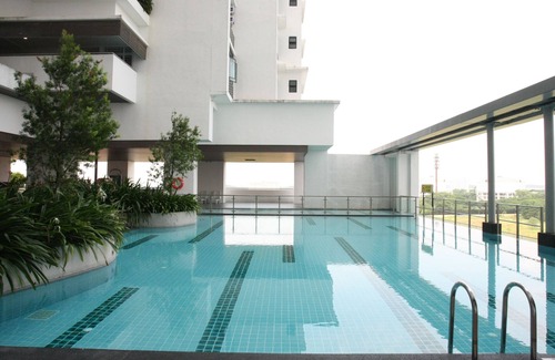 Bukit Indah Apartment | [Bukit Indah] Aeon Jusco Near Tuas Wifi 4-5 Pax