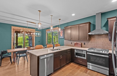 Beech Mountain Cabin | Bull & Bear at EN -hot tub, EV charger, indoor and outdoor fireplaces