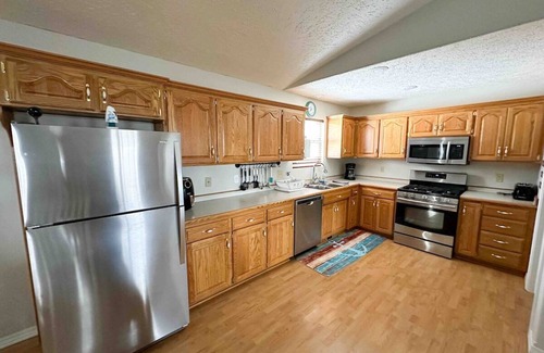 Theodosia House | Bull Shoals Lake House - Marina & Restaurant Near