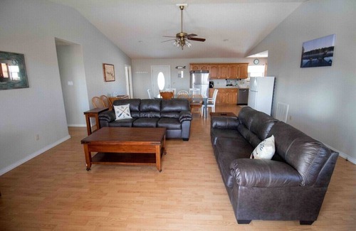 Theodosia House | Bull Shoals Lake House - Marina & Restaurant Near