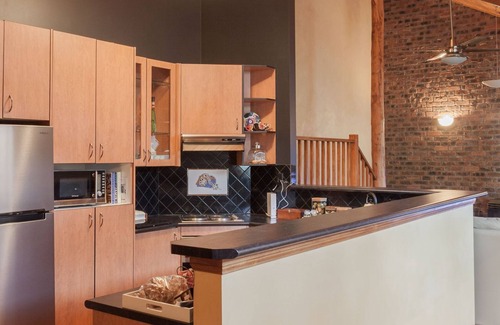 Bullaburra House | Bullaburra-treescape backs Blue Mountains Nat Park