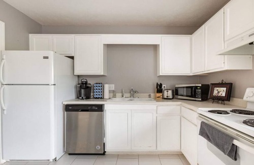 Starkville Condo | Bulldog Academy. Convenient to MSU. Safe location.