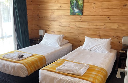 Westport Hotel | Buller Bridge Motel