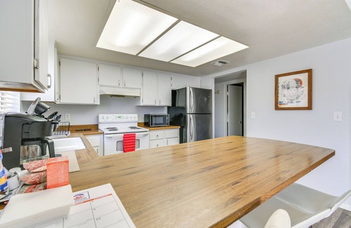 Holiday Shores House | Bullhead City Home - Near Colorado River!