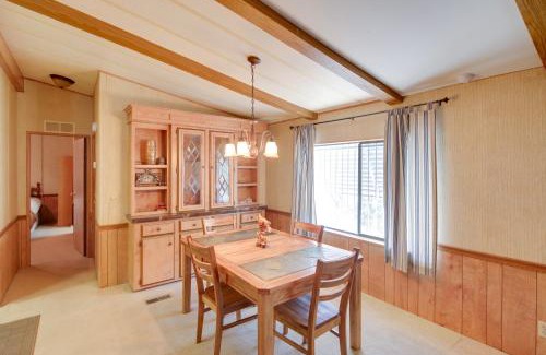 Holiday Shores House | Bullhead City Home with Fire Pit - Walk to CO River!