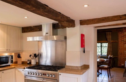 High Wycombe House | Bullocks Farm House – 6 Bedrooms, Stunning Views & More