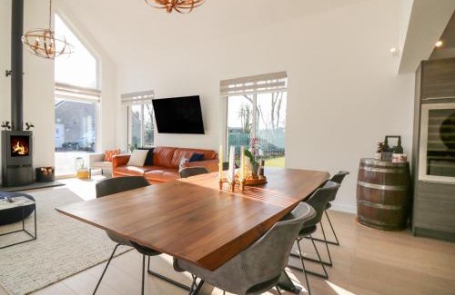 Banff House | Bullpens