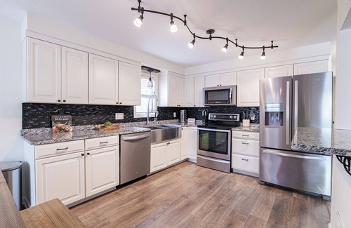 Fairport House | Bullzeye 3Bed2Bath, Full Townhome, Gameroom