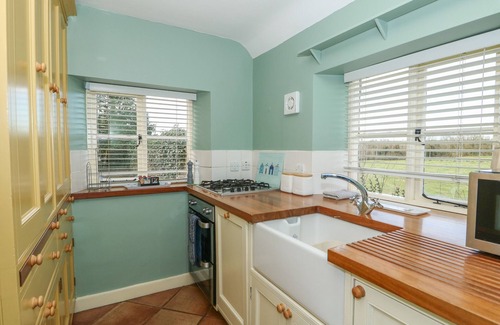 Barrowden Cottage | BUMBLE BEE, pet friendly, character holiday cottage in Barrowden