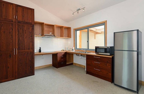 Port Elliot House | Bundalee Cabins- Pistachio cabin, access and pet friendly
