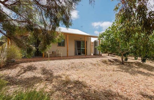 Port Elliot House | Bundalee Cabins- Pistachio cabin, access and pet friendly