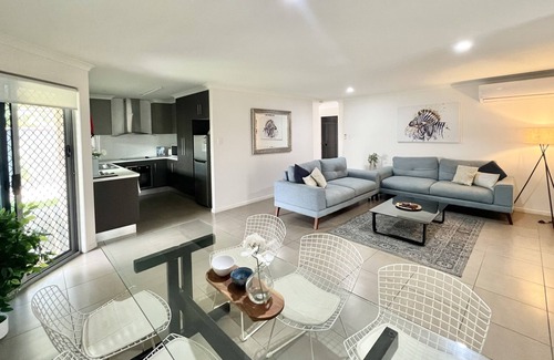 Bundaberg South House | Bundy’s Best! Modern Luxury in the heart of town.