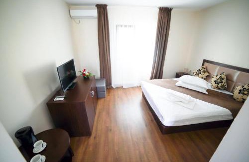 Saturn Resort | Bungalouri La Mare* Saturn