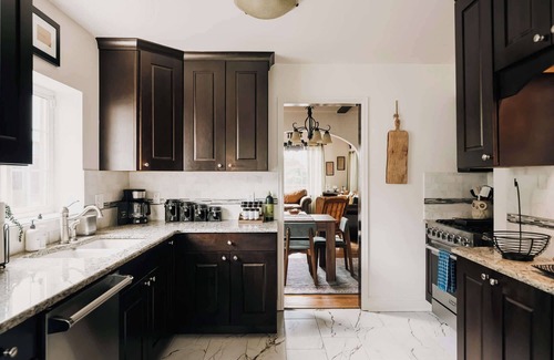 Hilltop House | Bungalow Beats | Musical Vibes Near Cherry Creek