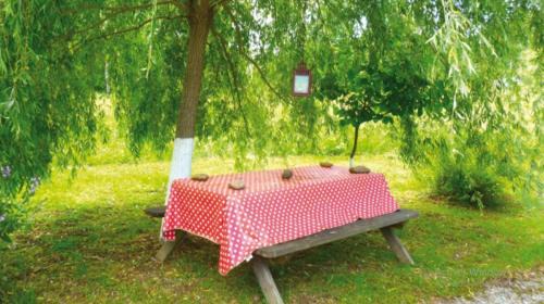 Sedeilhac House | Bungalow charmant près de Sédeilhac avec jardin et terrasse