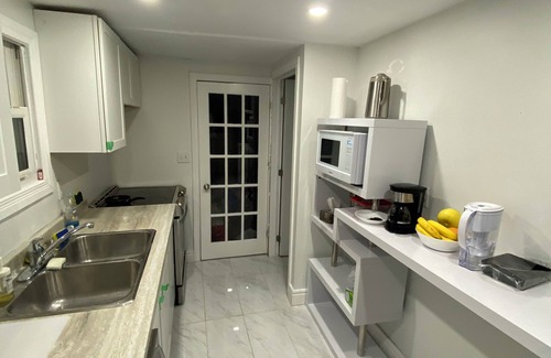 Fort Erie House | Bungalow close 2 Lake Erie: 3 beds/2 full bathrooms/big living room/kitchen/deck