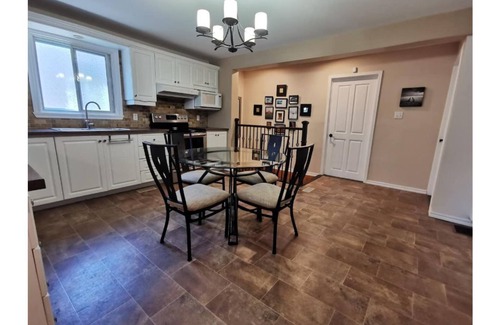 Longueuil House | Bungalow de caractère proche Montréal et commerces