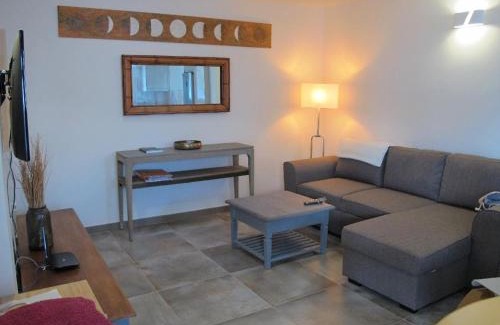 Costa Teguise Apartment | Bungalow GOA Pool view, Playa Roca residence sea front access - Free AC - Wifi