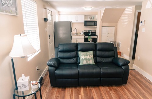 Arcadia House | Bungalow Home with EV charger - No Cleaning Fee