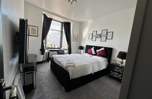Mayfield House | Bungalow Homestay Double Bedroom in London