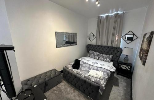 Mayfield House | Bungalow Homestay Double Bedroom in London