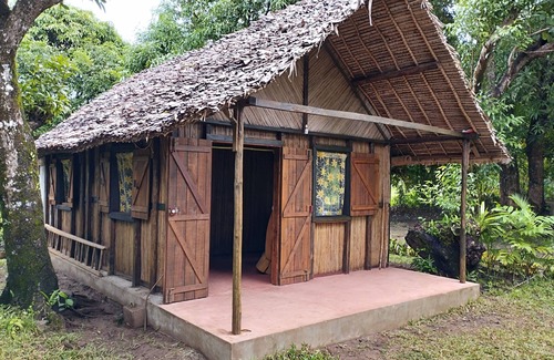 Nosy Boraha House | Bungalow les Orchidées Chez Ago, a 2 km du Centre Ville
