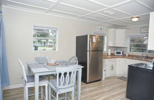 Grand Bay House | Bungalow near Main Street - #1