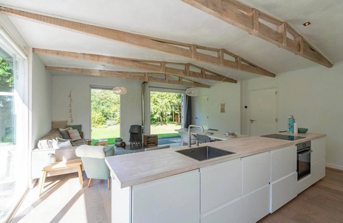 Sint Maartensvlotbrug House | Bungalow in Netherlands with Garden & Trampoline