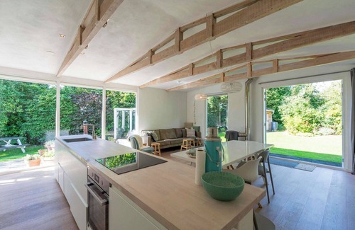Sint Maartensvlotbrug House | Bungalow in Netherlands with Garden & Trampoline