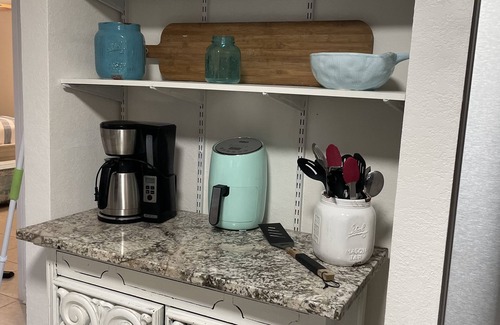 New Port Richey House | Bungalow Off Main PET FRIENDLY HOT TUB!. LOCATION