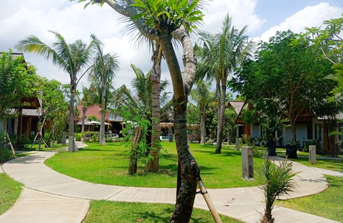Padangsambian Klod House | Bungalow rooms with a big pool