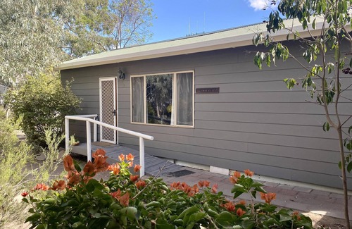 Woolundunga House | Bungalow - Self Contained, Two Bedroom Bungalow with 1 Queen, 1 Double/Single Bunk Bed & 1 Single, Private Backyard
