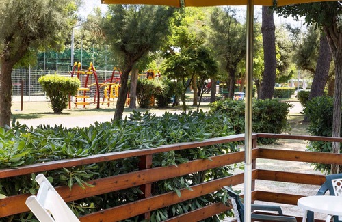 Casal Borsetti House | Bungalow with air conditioning, internet, garden and pool