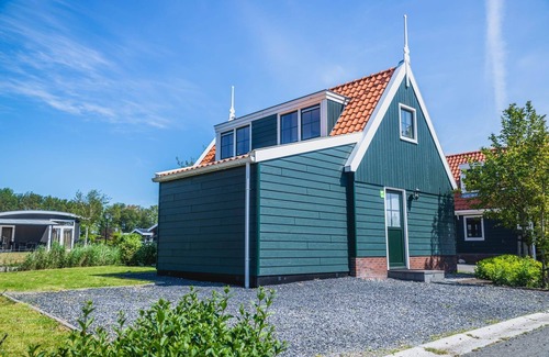 West-Graftdijk House | Bungalow with three bedrooms and a dishwasher