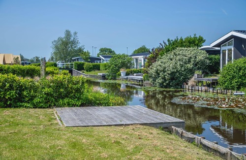 West-Graftdijk House | Bungalow with three bedrooms and a dishwasher