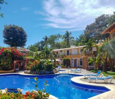 Rincon de Guayabitos Hotel | Bungalows As De Oros