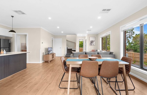 Croydon Villa | Bungunyah Apartments: 3 Bedroom Yarrabee Villa