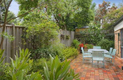 Croydon Villa | Bungunyah Apartments: Waratah