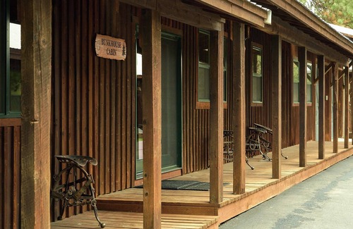Superior House | Bunkhouse Cabin - Alpine Falls Ranch