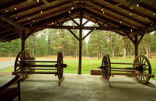 Superior House | Bunkhouse Cabin - Alpine Falls Ranch