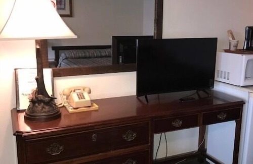 Guernsey Hotel | Bunkhouse Motel