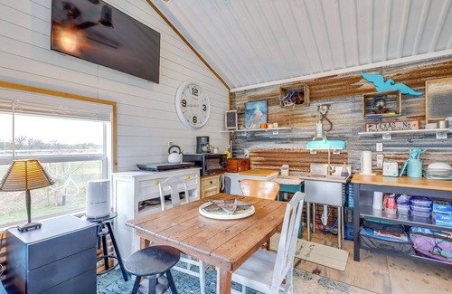 Comanche County Apartment | Bunkhouse on Working Texas Ranch w/Horses & Cows!