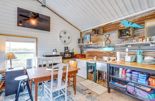 Comanche County Apartment | Bunkhouse on Working Texas Ranch w/Horses & Cows!