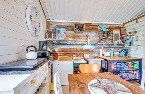 Comanche County Apartment | Bunkhouse on Working Texas Ranch w/Horses & Cows!