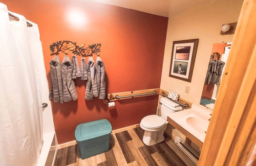 Chief Lake Resort | Bur Oak Cabin- Cabin on the Chippewa Flowage within a Resort