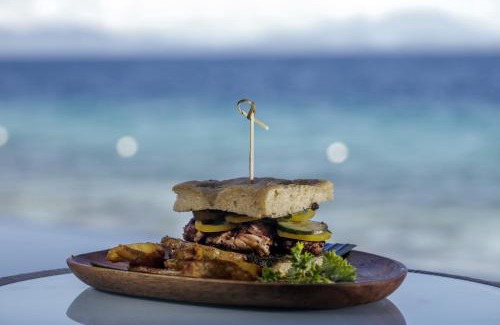 Padre Burgos Hotel | Burgos Reef Boutique Resort